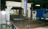 三次元レーザー加工機（三菱製）